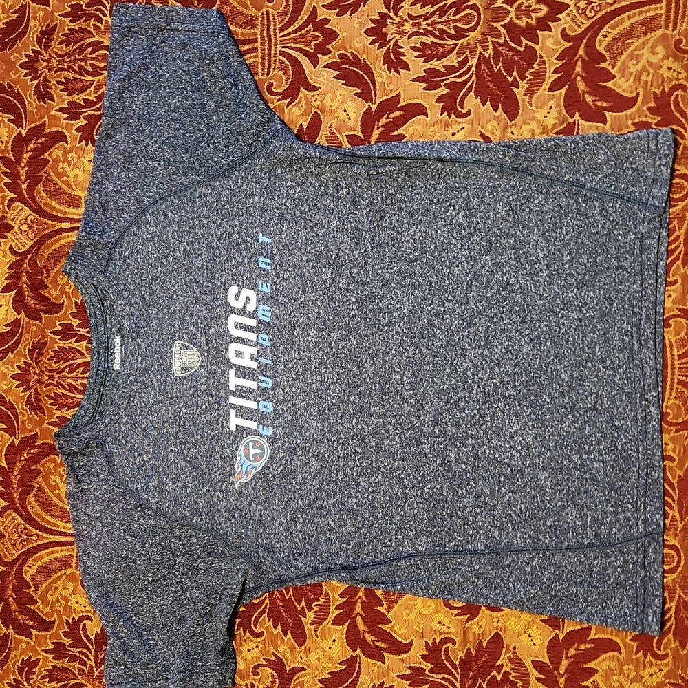 TN Titans shirt, like new
